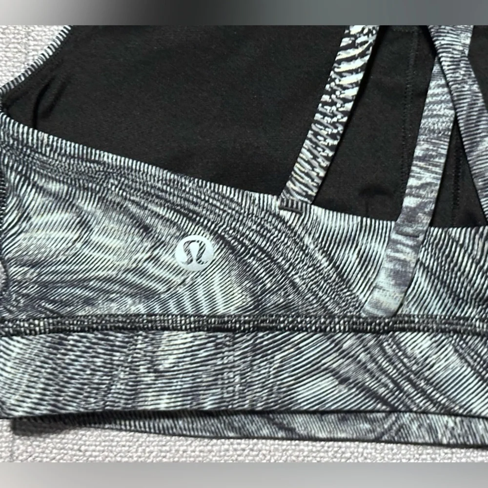 Lululemon Energy Bra B–D Cup Island Mist Black Size 6